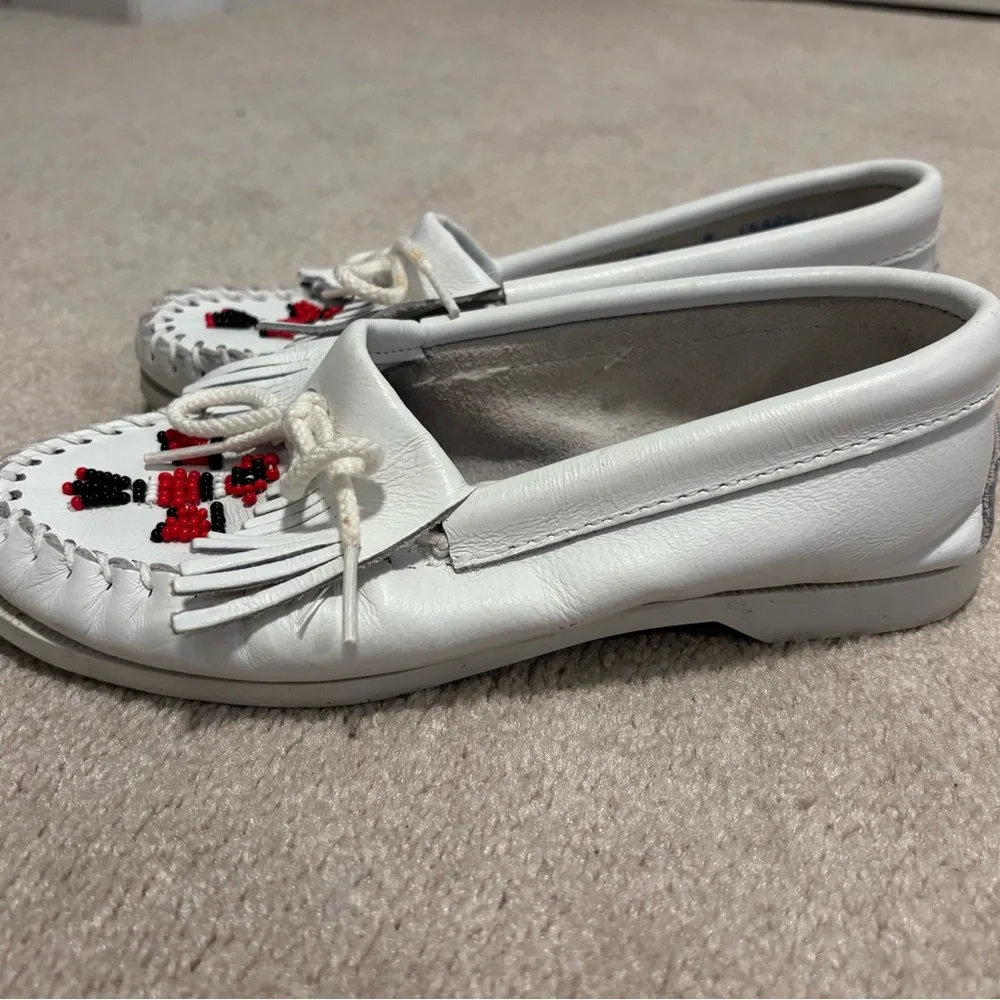 Vintage Minnetonka White Leather Women’s 5 Moccasin Thunderbird Youth 3.5